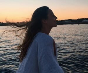 Clienta Marta B. del Dr. Holguera. Doctor experto en ácido hialurónico labios Barcelona y lifting.