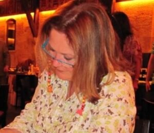 Clienta Manoli B. del Dr. Holguera. Experto en rejuvenecer la mirada, minilifting y hilos tensores