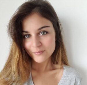 Clienta Manuela R. del Dr. Holguera. Experto en aumento de labios, luz pulsada intensa y flacidez